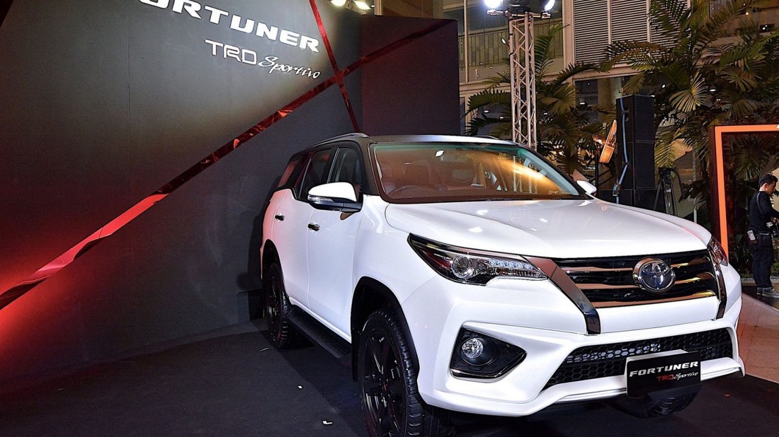2016-toyota-fortuner-trd-sportivo1